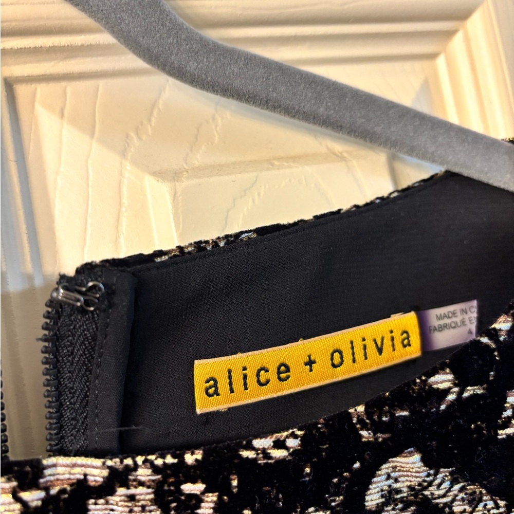 Designer~ Alice + Olivia Black and White Floral Mini Dress- Size:4 ~ - Picture 4 of 5